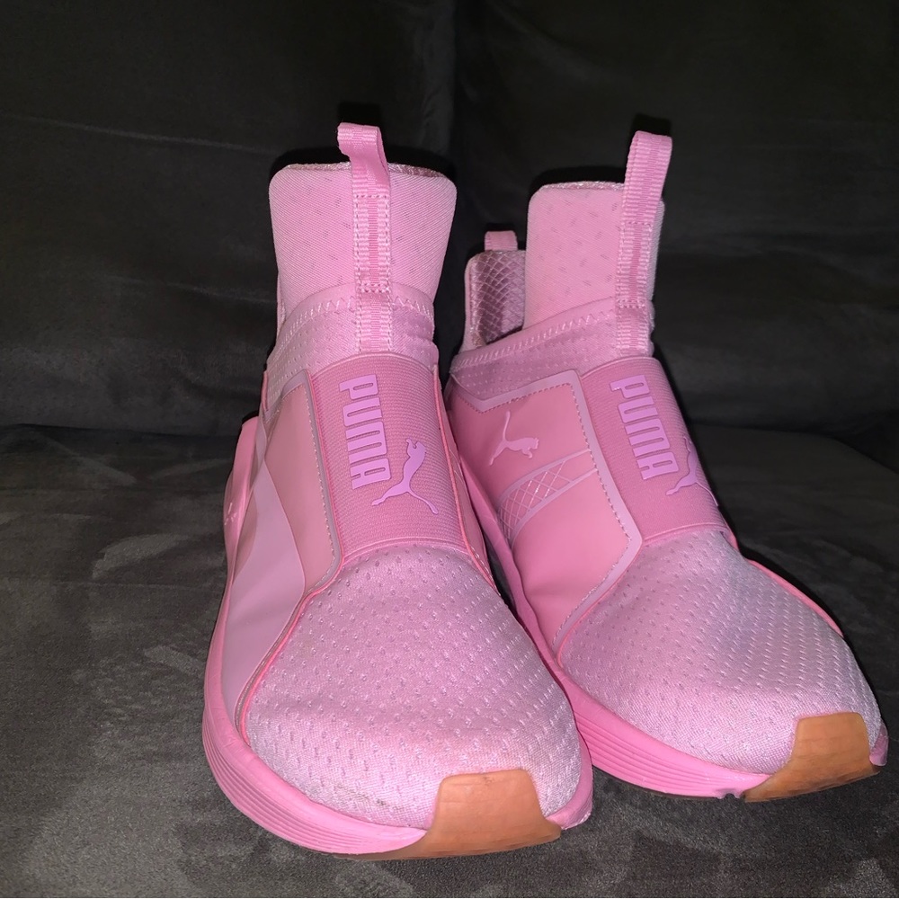 Women’s shoes pumas